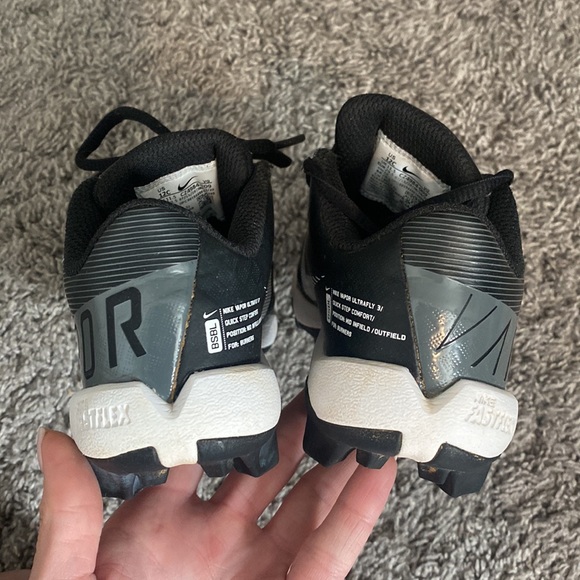 Nike Vapor Ultrafly 31 cleats - Picture 4 of 5